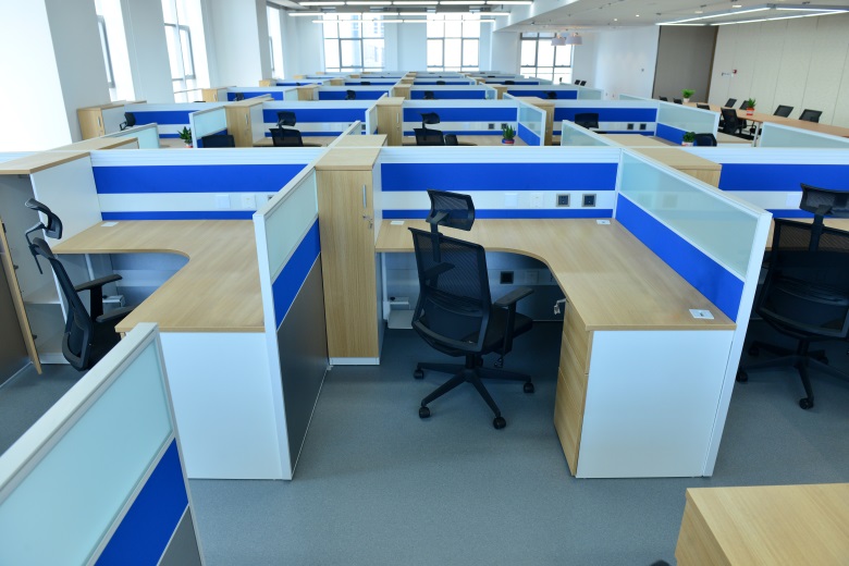 定做辦公桌椅有哪些注意事項